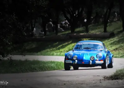 Renault Alpine 110 blau Frontalaufnahme