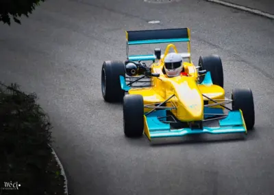 Dallara F3 gelb-blau