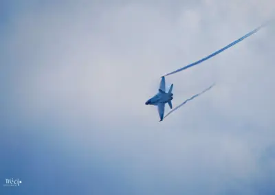 F/A 18 Jet mit Vortex Kondensstreifen