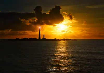 Phare d’île vierge im Sonnenuntergang mit Wasser
