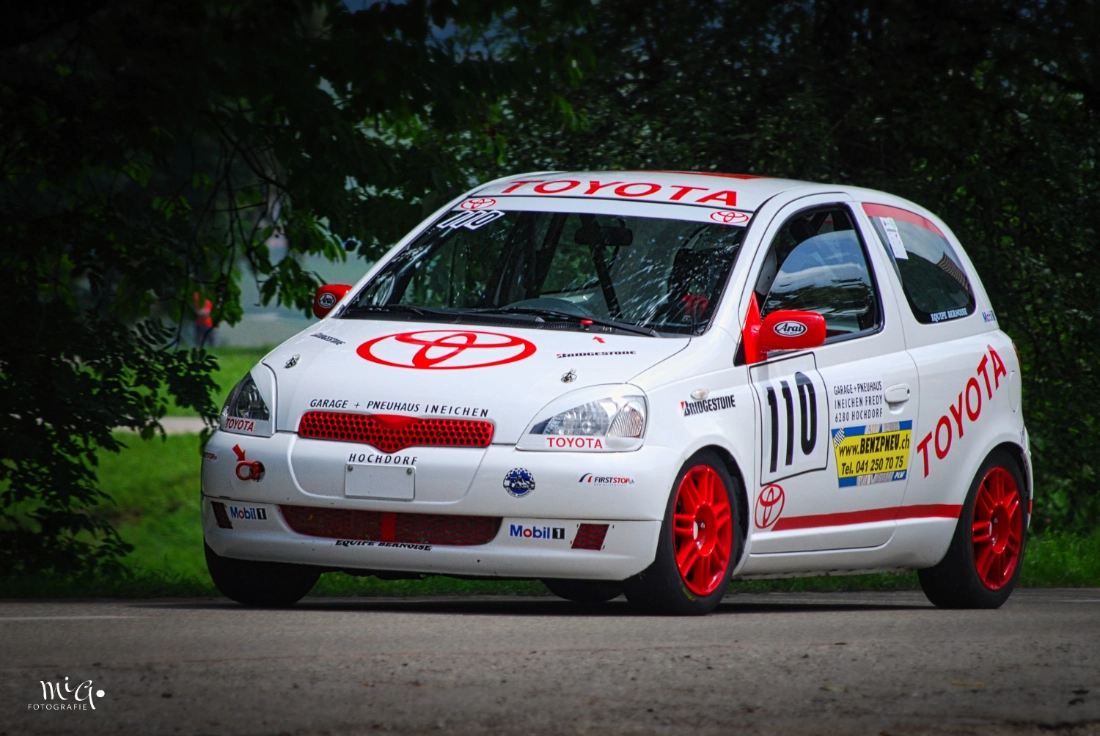 Fredi Ineichen im Toyota Yaris (Startnummer 110) beim Bergrennen Reitnau 2009
