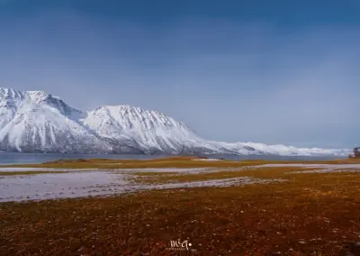 Andoya Schneeberge und Graslandschaft