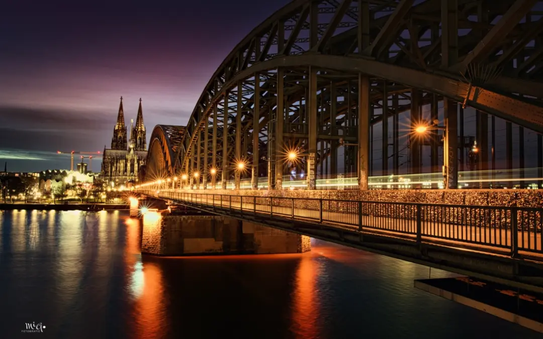 Kölner Dom und Hohenzollern Brücke bei Nacht