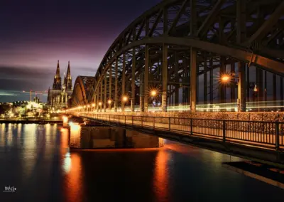 Kölner Dom und Hohenzollern Brücke bei Nacht